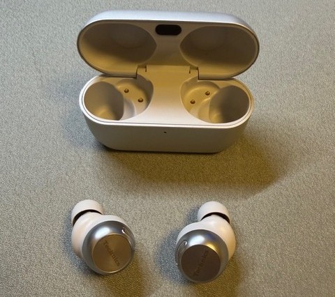 Technics EAH-AZ100のケースと本体